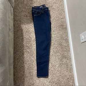 Mid-rise Capri pant